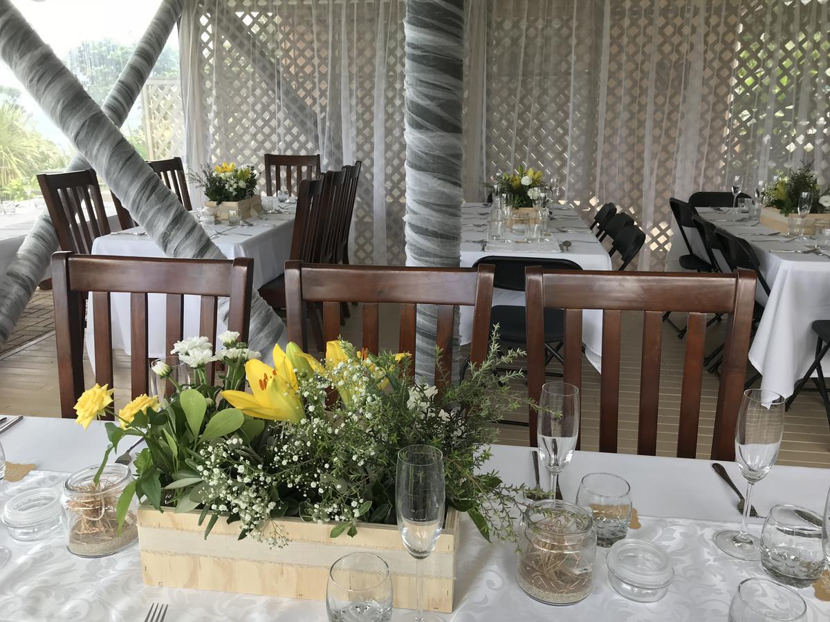 Tryphena Tipi And Bobs Waterfront Lodge מראה חיצוני תמונה
